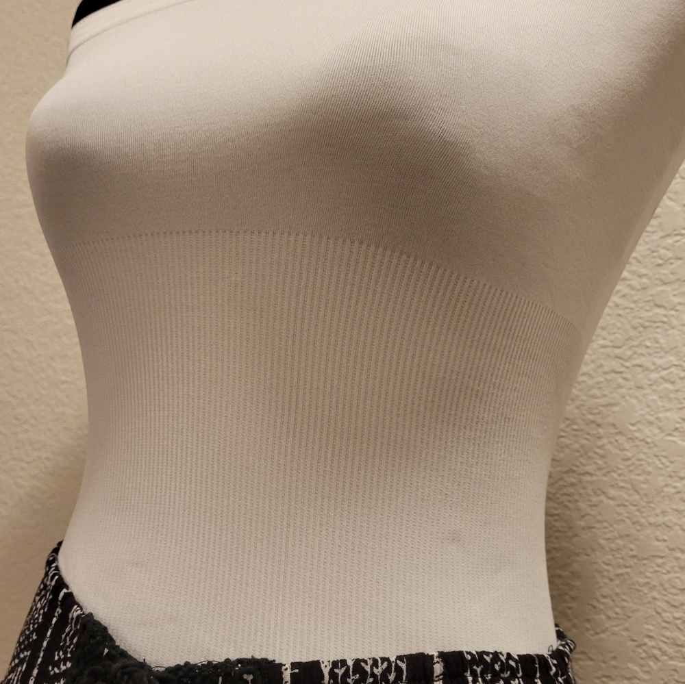 Seamless Ribbed Tube Top - Picture 2 of 4